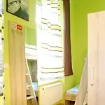 Cuba Bar & Hostel *