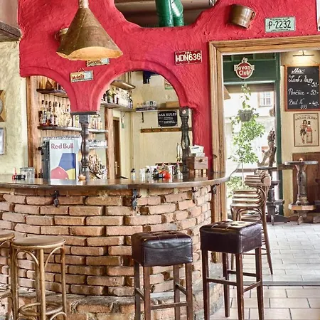 Cuba Bar & *